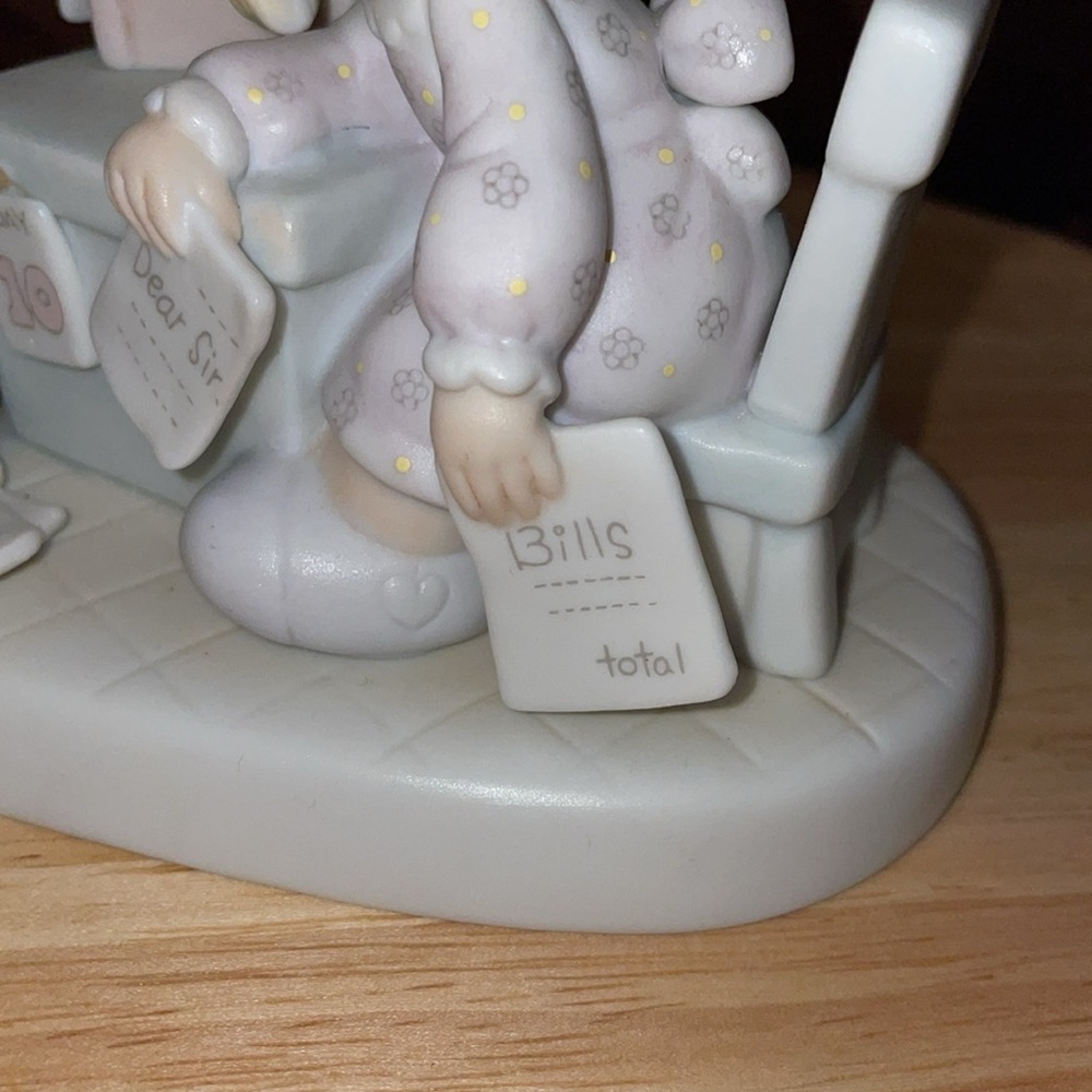 NWOT VINTAGE 1982 Adorable Figurine with Child & Puppy - Picture 5 of 6